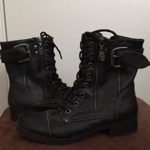 NEW GUESS lace-up Boots